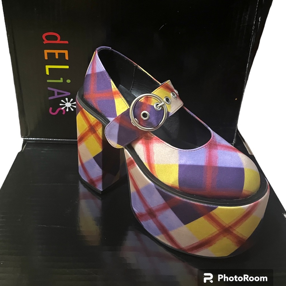DELIA*S PLAID MARY JANES BNIB